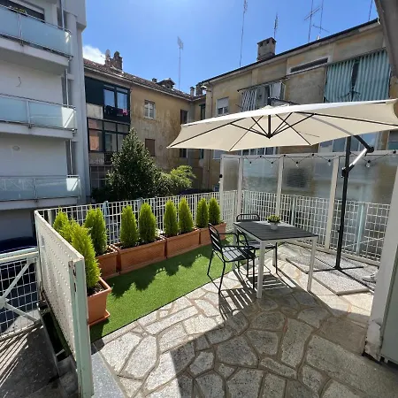 Silenzioso Loft A Due Passi Dal Viale Apartment